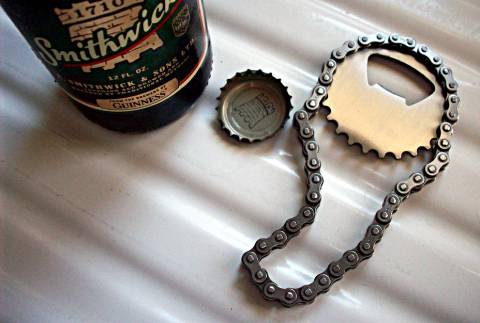 Otvírák na lahve ve stylu řetězová sada