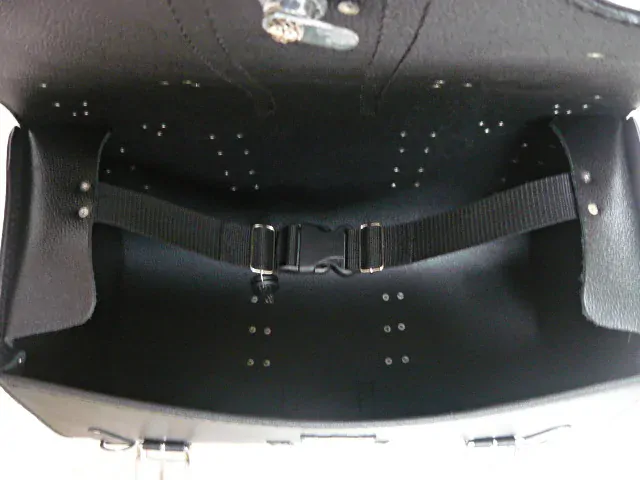 Diablo Moto kožený kufr se zámkem a nýty