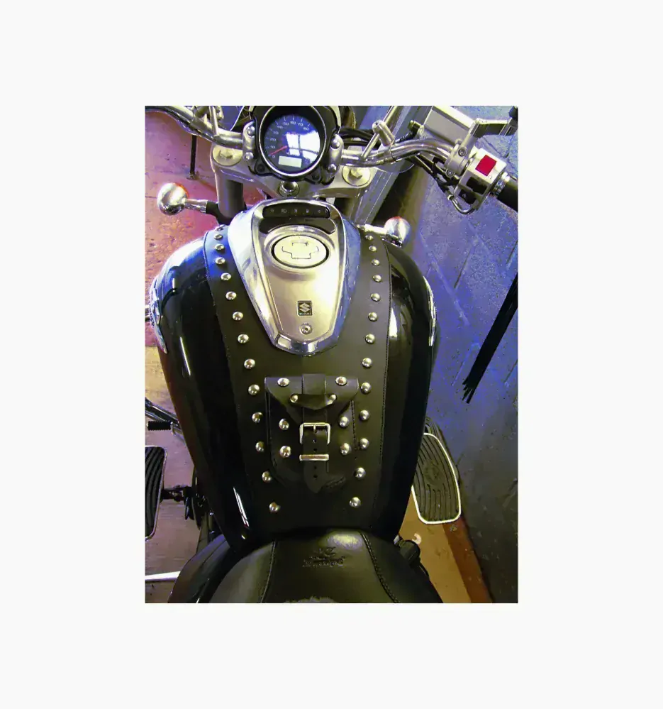 Kožený pás na nádrž Suzuki Intruder M800