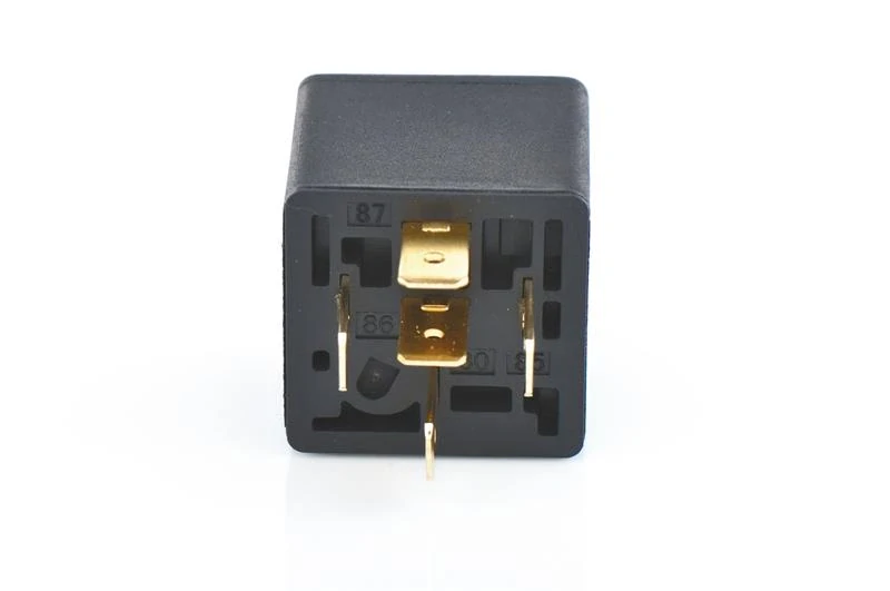 Spínací relé pro vyhřívané rukojeti nebo přídavná světla