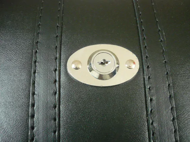 Diablo Moto kožený kufr se zámkem a nýty