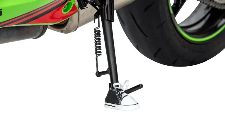 Podložka pod boční stojan na motorku