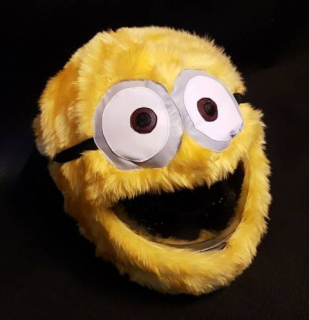 Veselý potah na motohelmu Monster